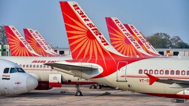 Khoảnh khắc 3 máy bay Air India hư hỏng sau