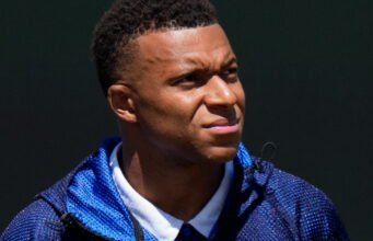 Kylian Mbappé lo liệu mọi việc