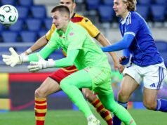 Ligue 1. Thủ môn người Ba Lan Milosz Piekutowksi nên gia nhập Racing Club de Strasbourg