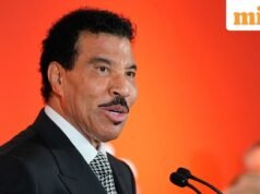 Lionel Richie hoãn buổi hòa nhạc sau vấn đề sức khỏe trên sân khấu trong buổi hòa nhạc khai mạc