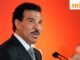 Lionel Richie hoãn buổi hòa nhạc sau vấn đề sức khỏe trên sân khấu trong buổi hòa nhạc khai mạc