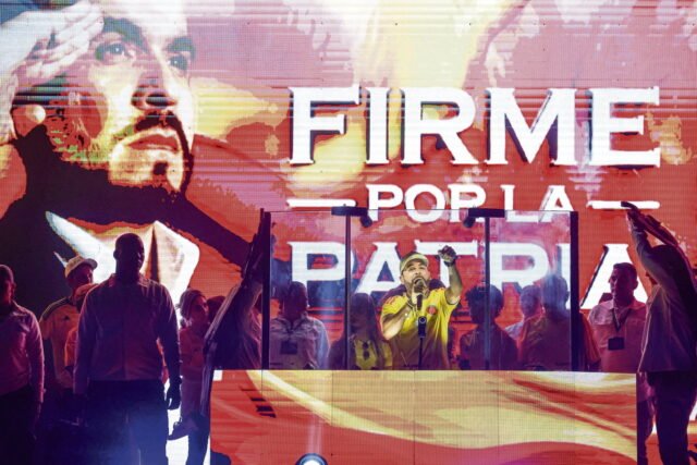 “Mafioso, vua lừa đảo”: Abelardo de la Espriella, ứng cử