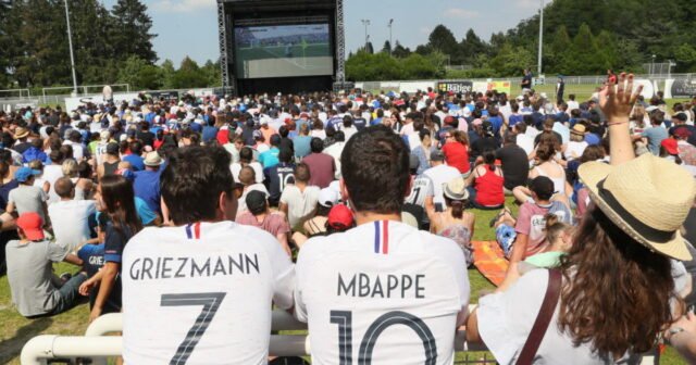 Màn hình khổng lồ và sức chứa 2.500 người, fanzone