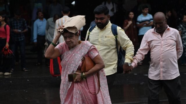 Mưa đổ bộ ở Delhi khi IMD đưa ra cảnh