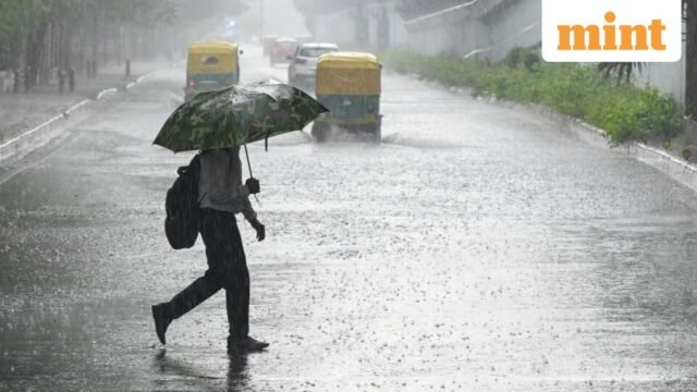 Mưa nhẹ ở Delhi, IMD đưa ra cảnh báo màu
