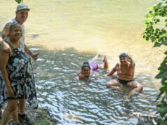 Mulhouse và khu vực xung quanh. Giữa đợt nắng nóng, bờ sông Ill trở thành nơi trú ẩn cho gia đình