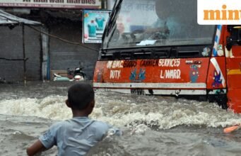 Mumbai ngập nước sau những trận mưa lớn, Priyanka Chaturvedi nói: “Cảm ơn BMC. Không phải đâu”
