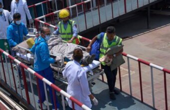 Nepal. Nhà leo núi ‘thần kỳ’ trải qua 6 ngày một mình trên Everest đang trong tình trạng bất động