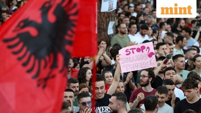 Người Albania phản đối dự án phát triển khu nghỉ