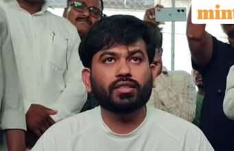 Người sáng lập CJP Abhijeet Dipke nhắm vào Thủ tướng Modi về vụ rò rỉ giấy NEET: ‘Nếu ông ấy có thể ngăn chặn chiến tranh ở Ukraine, tại sao điều này lại không’