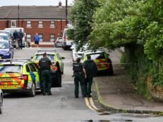 Ở Belfast, người Anh cực hữu dùng dao tấn công kêu gọi biểu tình phản đối nhập cư