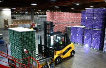 Obernai. Để thành công trong cuộc cách mạng carbon, Kronenbourg từ bỏ thủy tinh để chuyển sang đóng lon