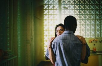 “Only the Rebels” của Danielle Arbid: tình yêu như tảng đá trong sự hỗn loạn của Lebanon