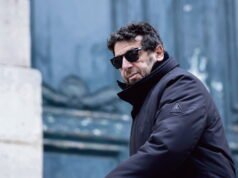 Patrick Bruel bị cảnh sát giam giữ: vượt ra ngoài mục tin tức để tiết lộ một phương thức hoạt động lặp đi lặp lại, trong đó sự nổi tiếng đóng vai trò là lá chắn
