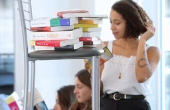 Phiên bản. Ebra ra mắt giải thưởng văn học quy mô lớn trong khu vực