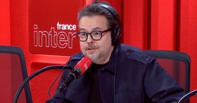 Radio. Trong podcast về sức khỏe tâm thần, Nicolas Demorand
