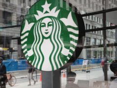 Starbucks phản ứng sau sự phản đối kịch liệt của quảng cáo