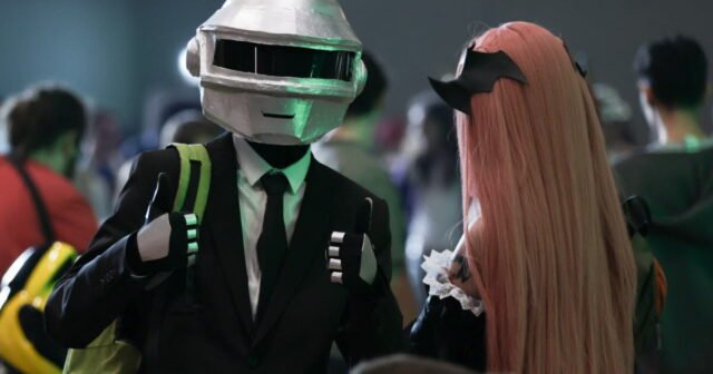 Strasbourg. Hàng dài hàng cây số, hàng trăm cosplayer:
