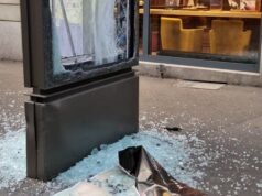 Strasbourg. Khoảng ba mươi thanh niên hưởng ứng lời kêu gọi trên mạng xã hội đập phá đồ đạc đường phố
