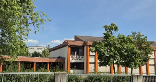 Strasbourg. Một nhà lãnh đạo sau giờ học tại trường