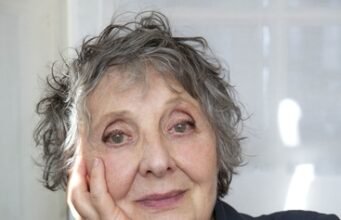 Sự biến mất. Christiane Conhendy, quý bà vĩ đại của nhà hát, đã qua đời