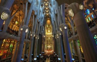 Tây ban nha. Đức Giáo Hoàng Leo XIV đến Sagrada Familia để ban phép lành cho tòa tháp cao nhất và cử hành thánh lễ