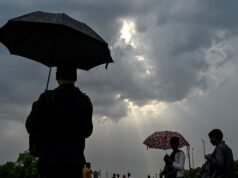Thời tiết Delhi hôm nay: IMD đưa ra cảnh báo đỏ về giông bão, lượng mưa khi bão bụi tấn công thủ đô quốc gia