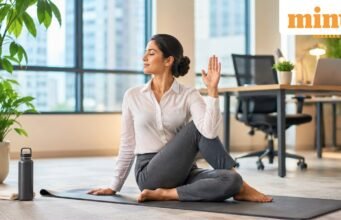Tôi nhờ ChatGPT gợi ý 5 tư thế yoga cho nhân viên công ty: AI cho tôi thiết lập lại thói quen 12 phút