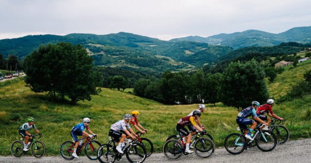 Tour Auvergne-Rhône-Alpes Sau 70 km chiến đấu không ngừng nghỉ,