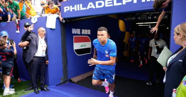 Trực tiếp World Cup 2026. Digne, Koné và Barcola xuất
