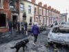 “Trục xuất hàng loạt NGAY BÂY GIỜ!” »: ở Belfast phe cực hữu muốn khai thác vở kịch