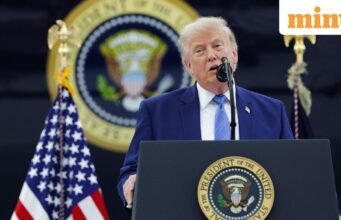 Trump nói rằng hành vi phá hoại đã gây ra vấn đề tại Bể phản chiếu đã được khôi phục, cho biết đã thực hiện nhiều vụ bắt giữ, cảnh báo về ‘nhiều năm tù’