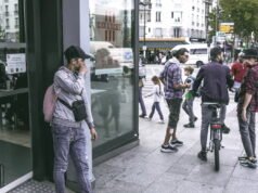 Từ Barbès đến Porte de Clignancourt, niềm hy vọng tan vỡ của những người bán thuốc lá Algeria