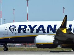 Vận tải. ‘Bất đắc dĩ’ Ryanair sẽ không thu phí cha mẹ muốn ngồi cạnh con mình nữa