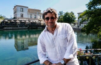 Vaucluse. Thị trưởng nói: “Tôi không còn có thể ủng hộ việc L’Isle-sur-la-Sorgue dính líu đến vụ Patrick Bruel nữa”.