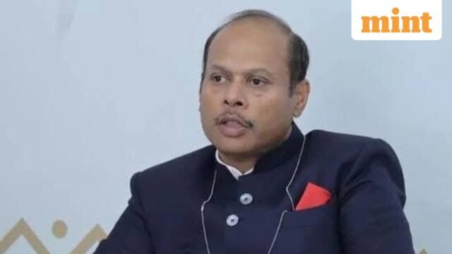Vivek Aggarwal là ai? Quan chức IAS bổ nhiệm phó