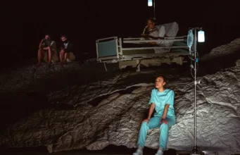 Với “Không sữa chua cho người chết”, Tiago Rodrigues lơ lửng giữa người chết và người sống