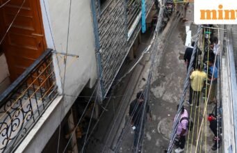 Vụ cháy tòa nhà Tughlakabad khiến 3 người thiệt mạng là do cố ý gây ra, 4 nghi phạm, trong đó có trẻ vị thành niên, bị Cảnh sát Delhi bắt giữ