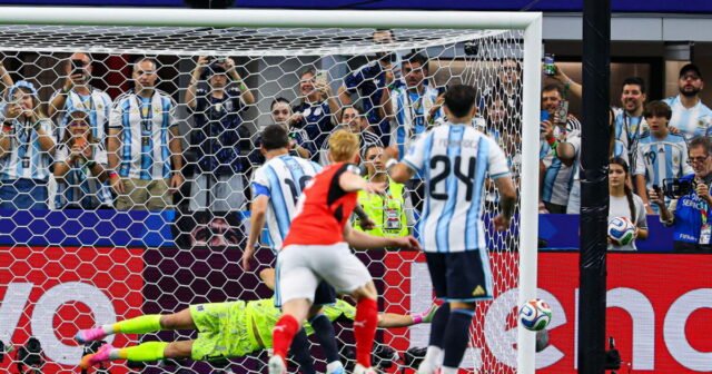 World Cup 2026 Messi đá hỏng quả phạt đền trong