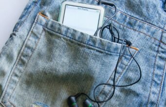 Xu hướng. Thời đại streaming, vì sao giới trẻ tìm lại máy nghe nhạc MP3