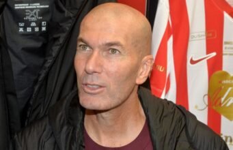Zinédine Zidane sẽ kế nhiệm Didier Deschamps? Marcel Desailly dự đoán một cuộc cách mạng