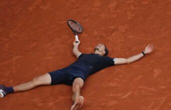 Zverev vượt qua Cobolli và cuối cùng có Grand Slam đầu tiên