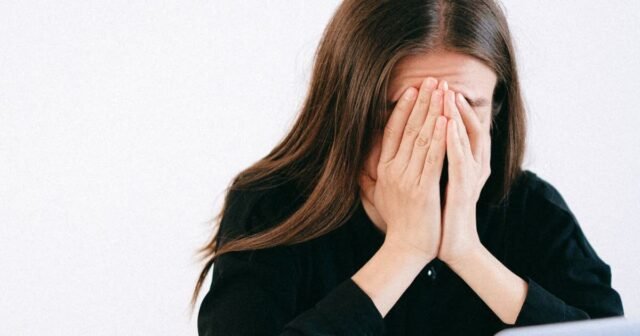 bị tuyên bố là đã chết, cô thấy mình bị