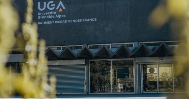 một luận án Grenoble là tâm điểm của cuộc tranh