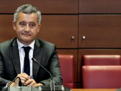 tại sao Gérald Darmanin không nộp đơn từ chức