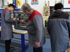 tại trường trung học Stoessel, một nền tảng kỹ thuật tiên tiến