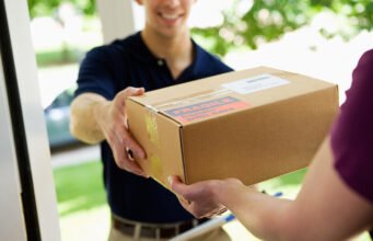 Bưu kiện nhỏ: Pháp đình chỉ thuế € 2 để chuyển sang thuế Châu Âu € 3