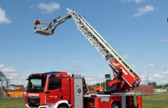 Rosenbauer và MAN trình làng xe thang điện trên không đầu tiên dưới 16 tấn Rosenbauer và MAN trình làng xe thang điện trên không đầu tiên