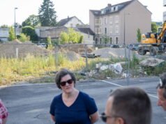 Mulhouse. Tòa nhà mới đang xây phía sau tháp Elithis, cư dân kênh đào vỡ mộng