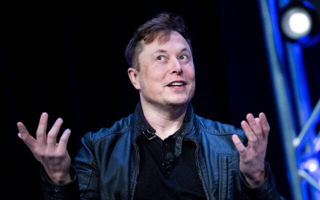 Elon Musk phủ nhận việc chuẩn bị thiết bị AI